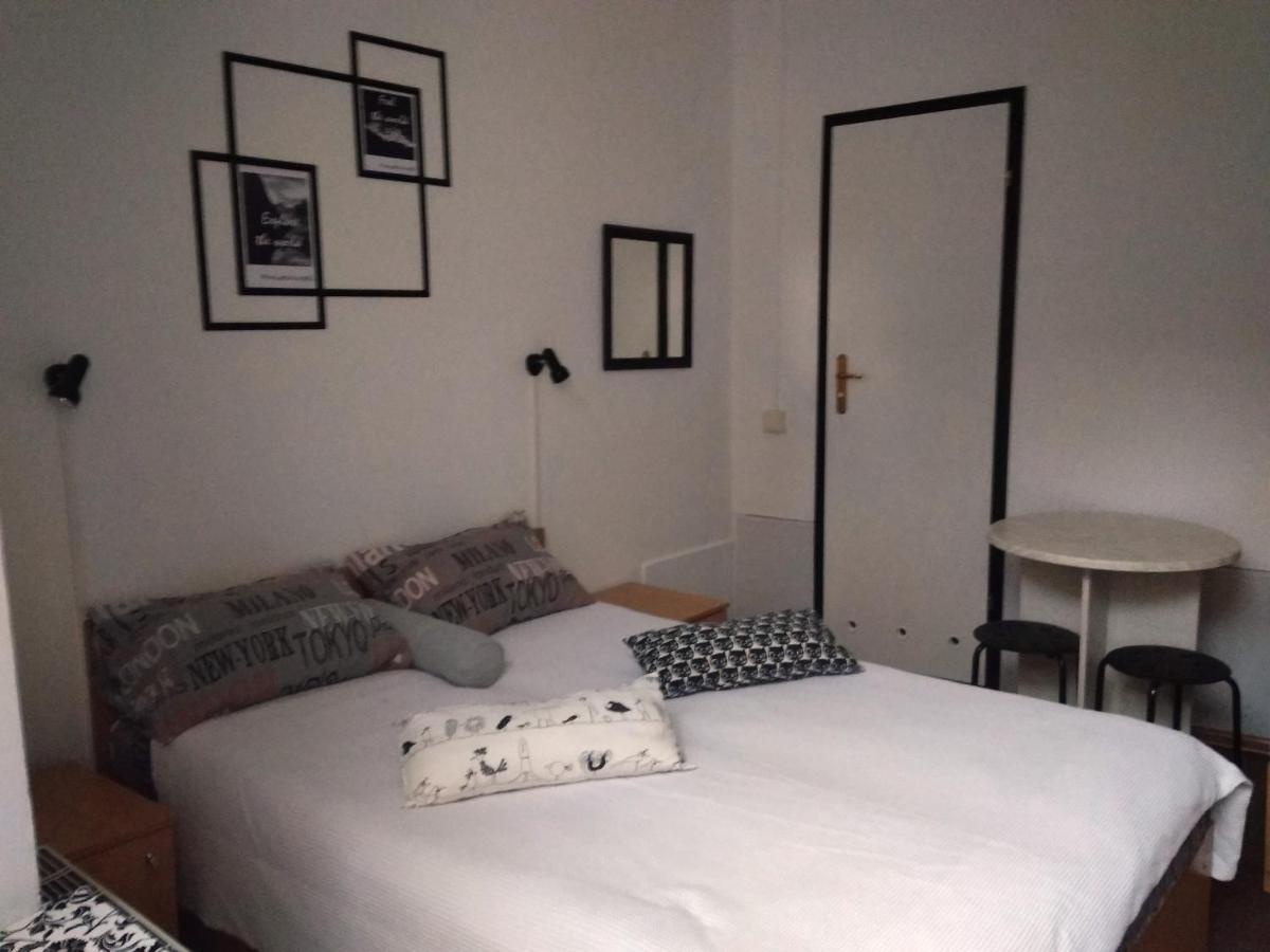 Mister Hostel Lviv Exterior photo